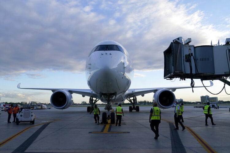 Fri. 9:20 a.m.: Lufthansa, United, Delta cancel flights over Christmas